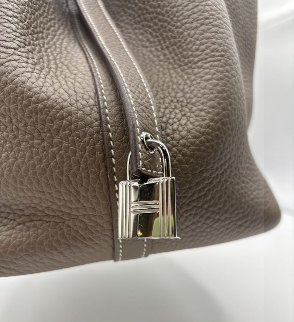 Hermes Taurillon Clemence Picotin Lock 22 MM