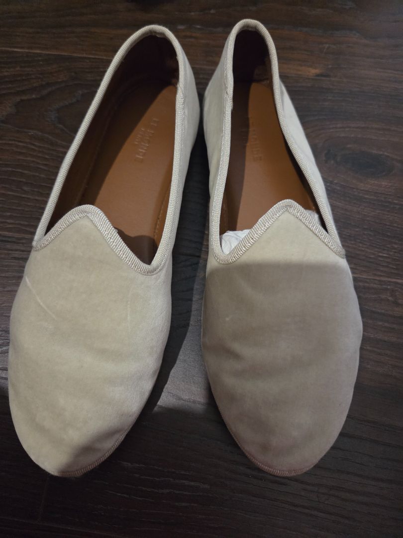 [Box in Back] Le Monde Beryl Ivory Venetian Slippers, 37