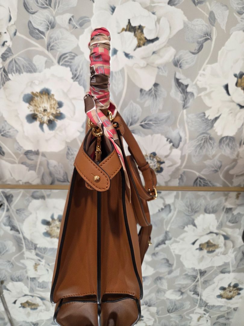 Fendi Tan Peekaboo ISeeU Medium bag