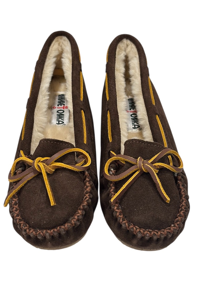Minnetonka Dark Brown Cally Suede Pile Lining Slipper, ~6
