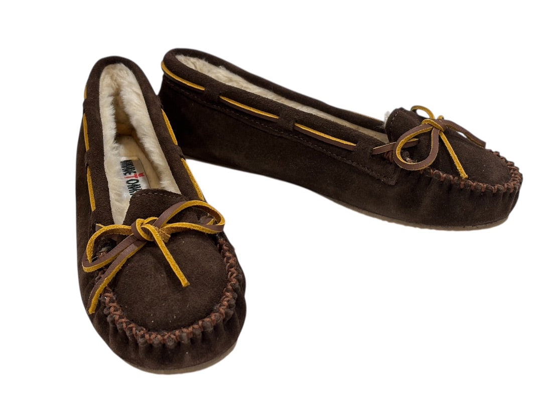 Minnetonka Dark Brown Cally Suede Pile Lining Slipper, ~6