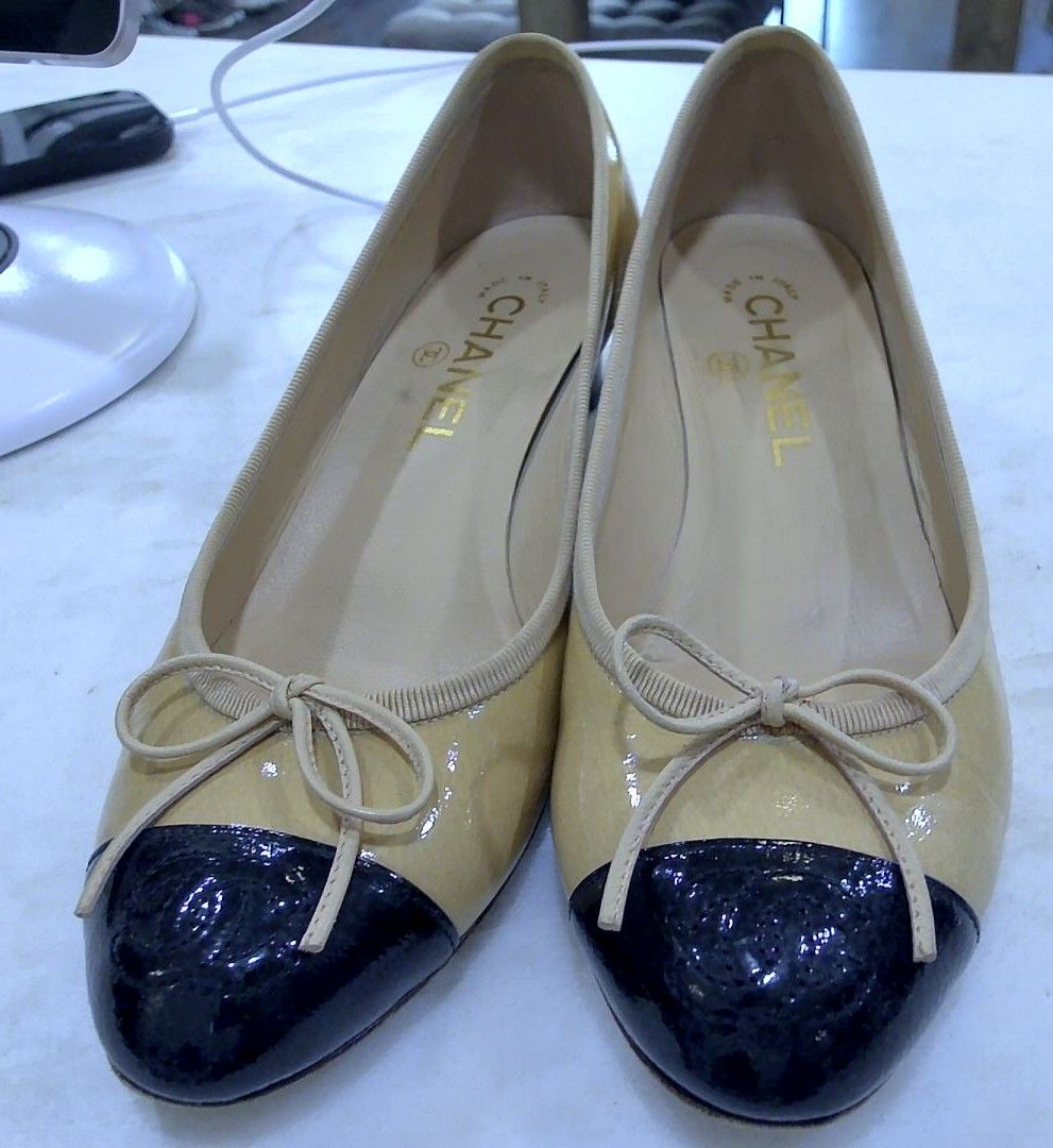 [BOX in back] Chanel Beige & Black Leather Ballerina Short Heel Shoes, 37