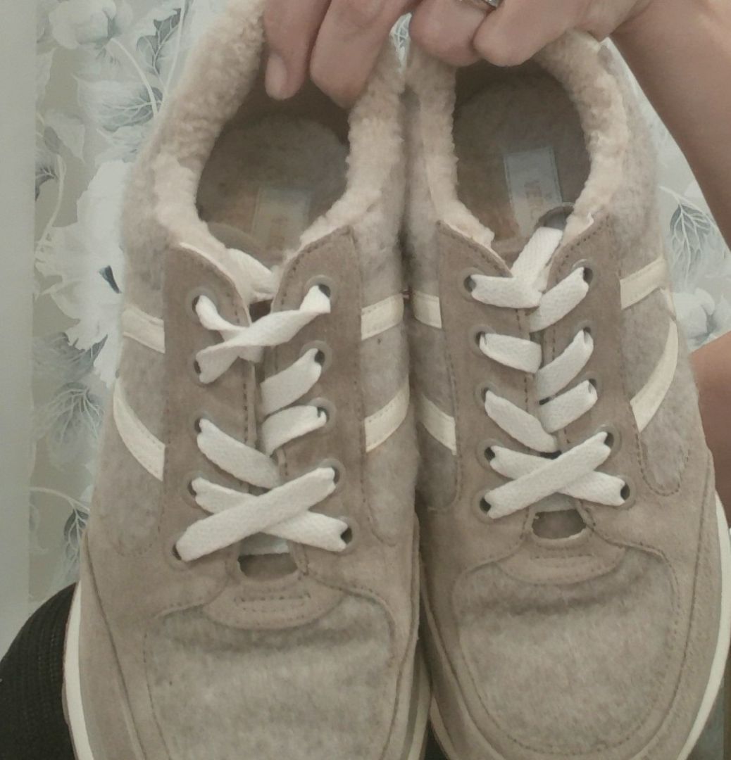 Veronica Beard Cobblestone (Tan) Valentina Shearling Sneakers, 39