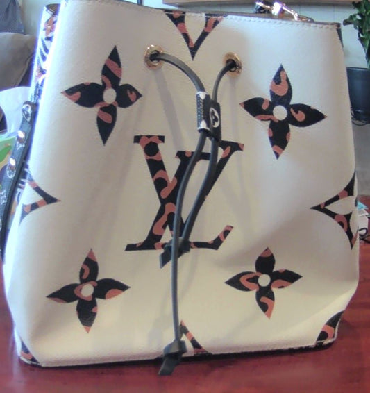 Louis Vuitton Ivory Tiger Print Monogram Giant Jungle NéoNoé Bucket Bag