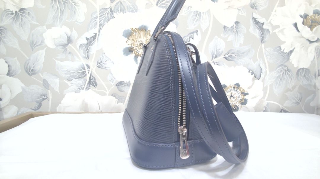 Louis Vuitton Navy Alma BB Epi Crossbody Handbag [Full set box & bag in back]