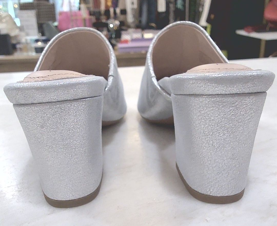 [Box Avail] Taryn Rose Silver Madisson Metallic Nappa NWT Slides, 6
